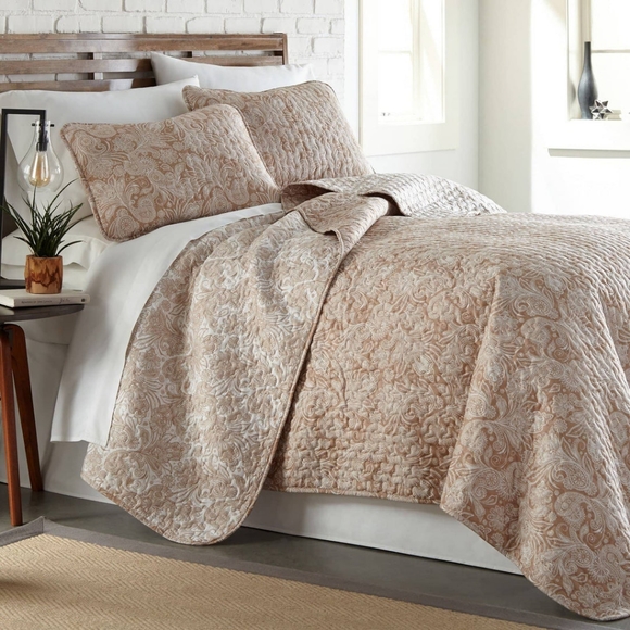 Perfectly Paisley reversible Southshore fine linens 3pc full/Queen quilt set. - Picture 1 of 6
